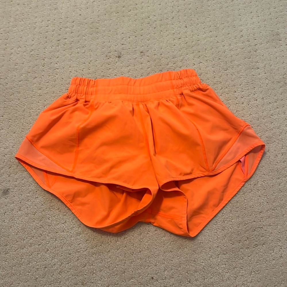 Lululemon Hotty Hot Low Rise short 2.5 size 2
